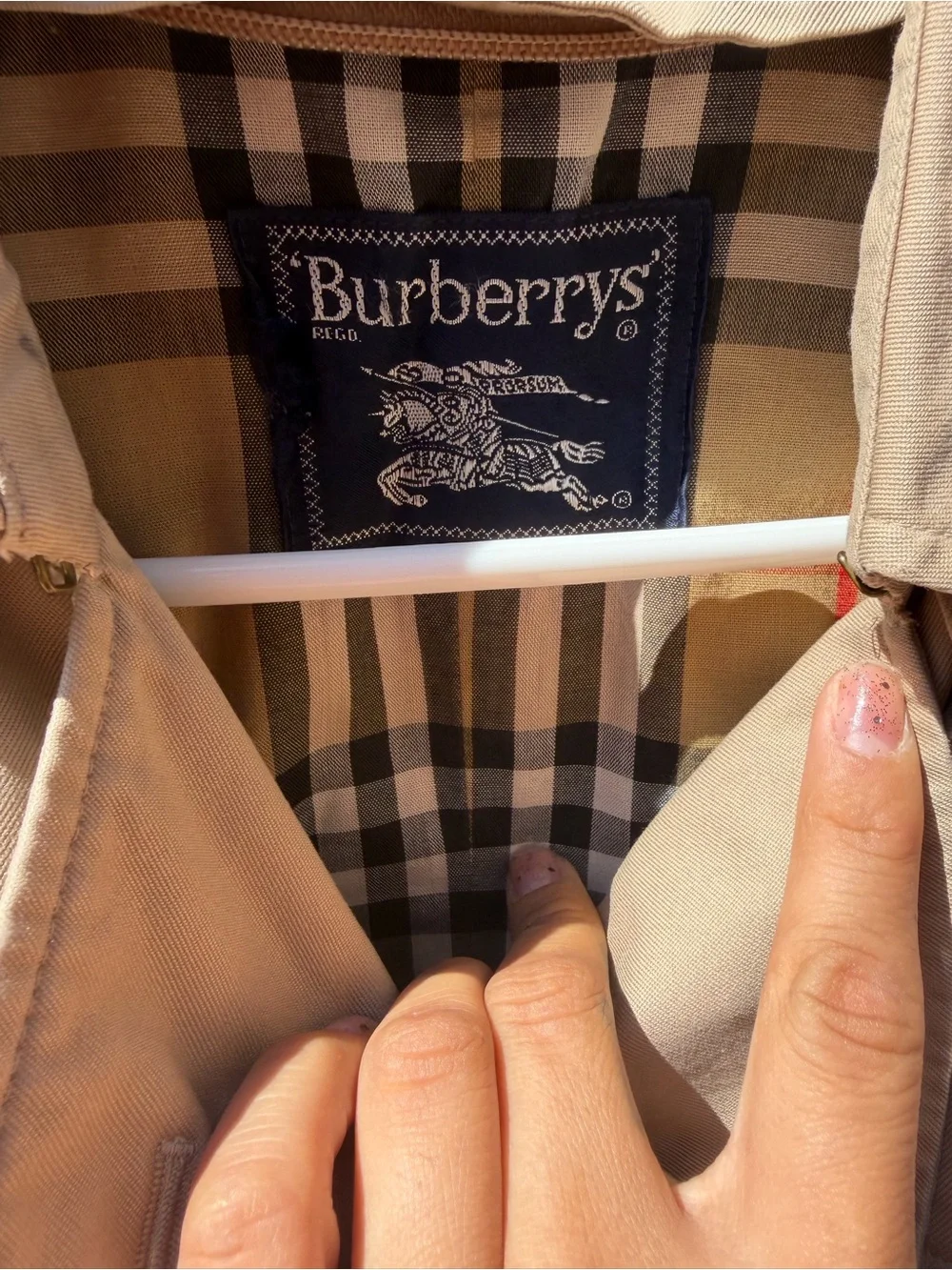 Burberrys trench coat - Picture 4 of 9